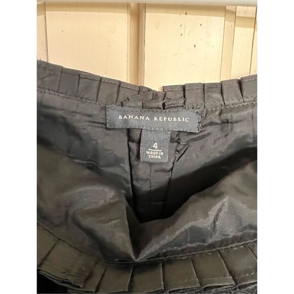 Banana Republic size 4 black strapless taffeta dress pleated & lace details - Picture 5 of 5